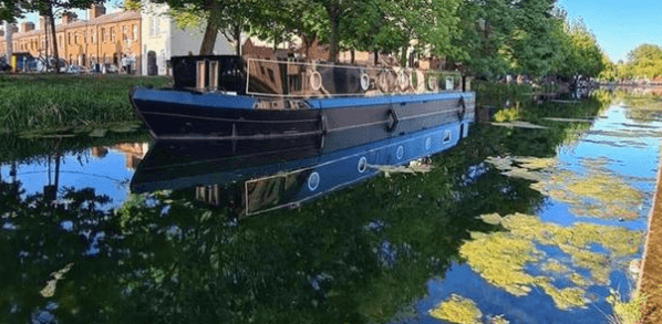 Permit sought for a barge with a rooftop cafe in Portobello
