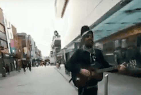 WATCH: Busker gives stirring rendition of The Auld Triangle while walking down Henry Street
