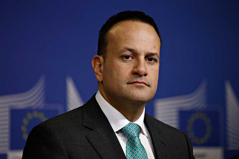 Varadkar tells pubs and restaurants to prepare for closure until end of March