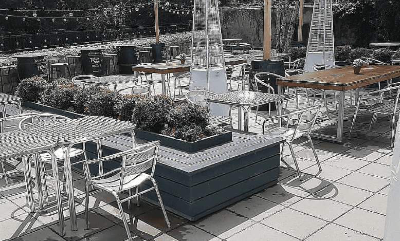 Publicans call on Government to abolish the 15-person outdoor dining limit