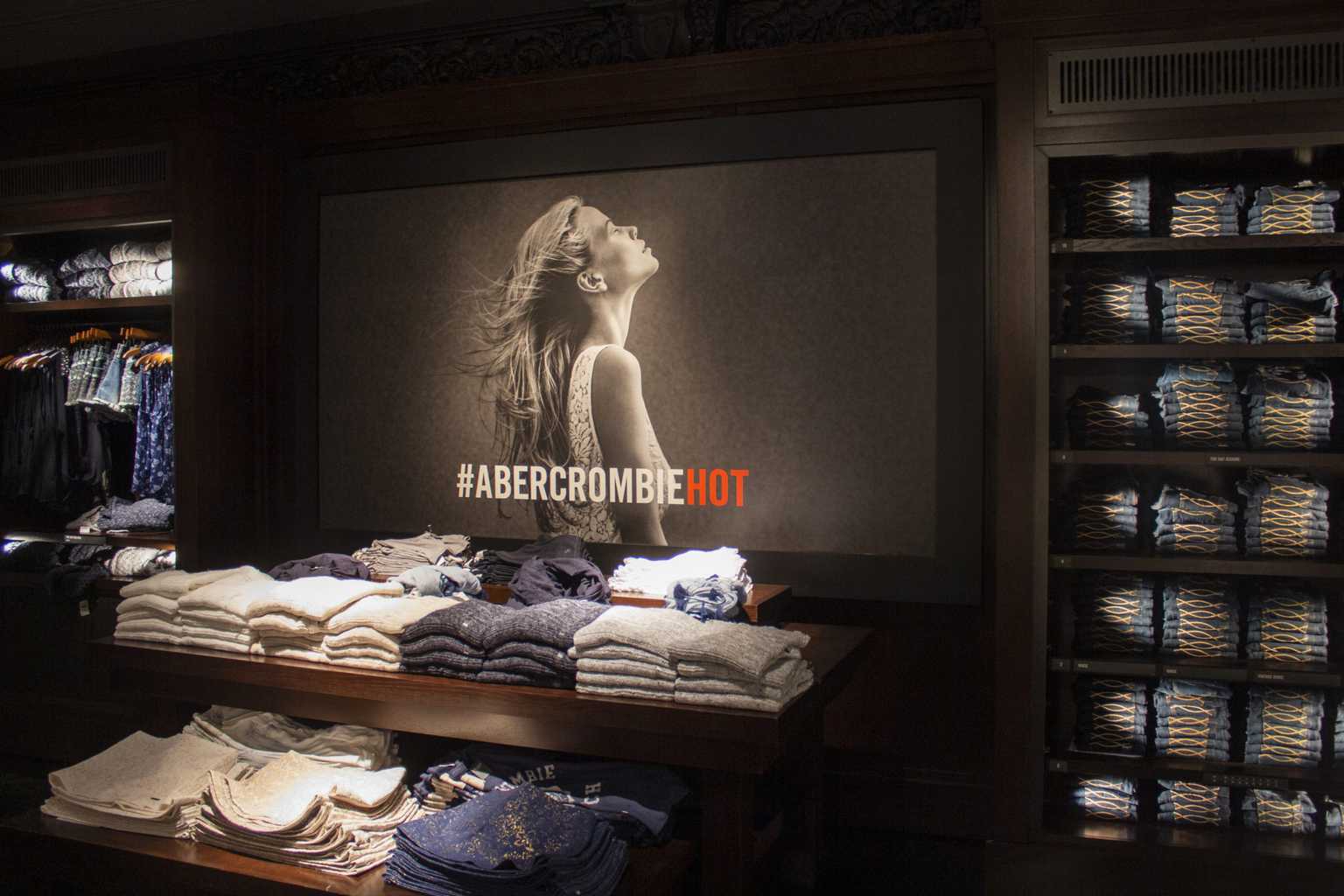 Abercrombie & Fitch to close flagship College Green store