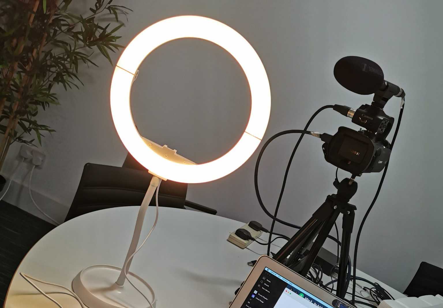 Hands on with the Glam Doll Desktop Ring Light