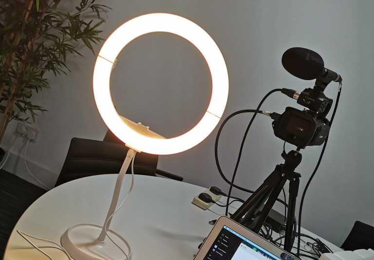 Hands on with the Glam Doll Desktop Ring Light