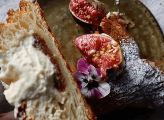 You only have a few more days to try this delicious fig compote croissant!