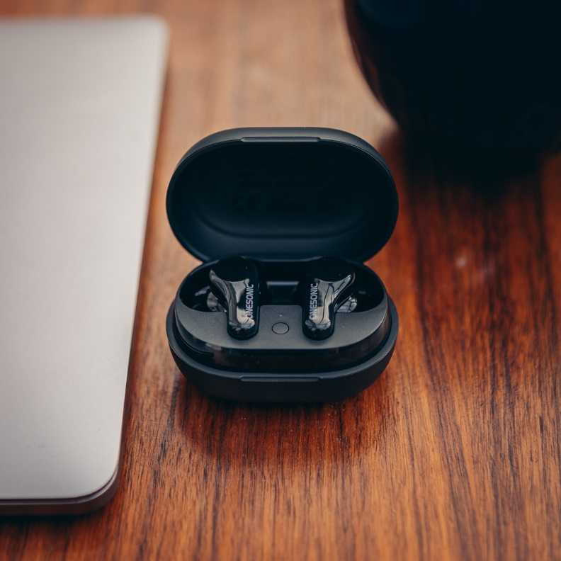 Hands on with the ONESONIC noise cancelling earbuds