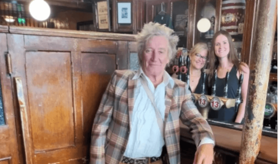 ‘Guess who popped in’ – Rod Stewart makes an appearance at Glasnevin pub