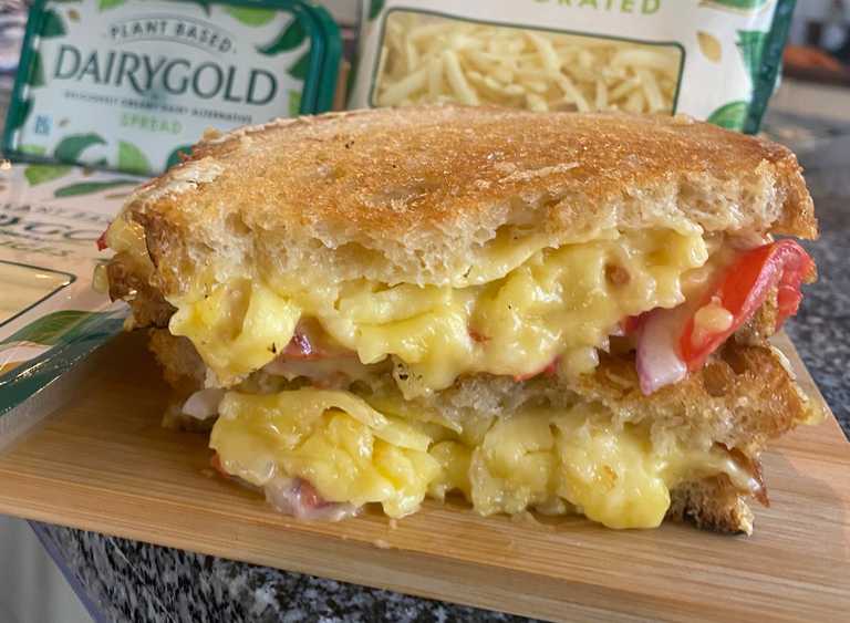 WATCH: Make this tasty toastie lunch in 3 easy steps, using all plant-based ingredients