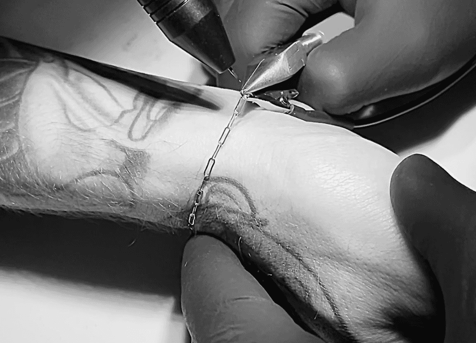 The viral ‘welded forever bracelets’ are now available in Dublin