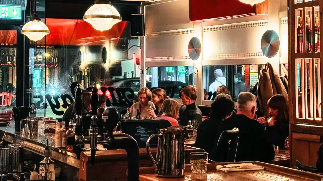 13 Walk-In Only Spots for Your Chronically Type B Friend Group Who Never Makes Reservations