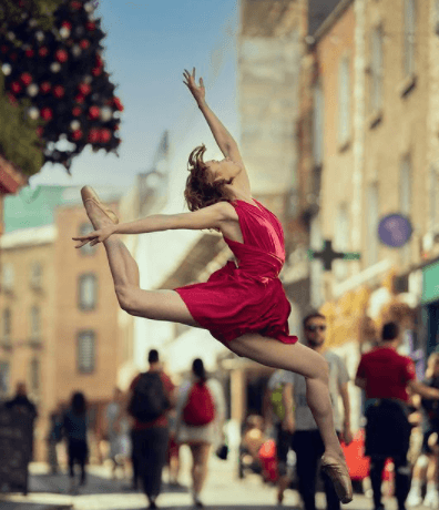This Dublin based photographer captures the most beautiful ballet images all around the city centre This Dublin based photographer captures the most beautiful ballet images all around the city centre