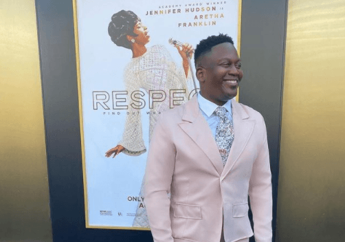 Ireland’s most recent celeb visitor is getting into the Christmas spirit