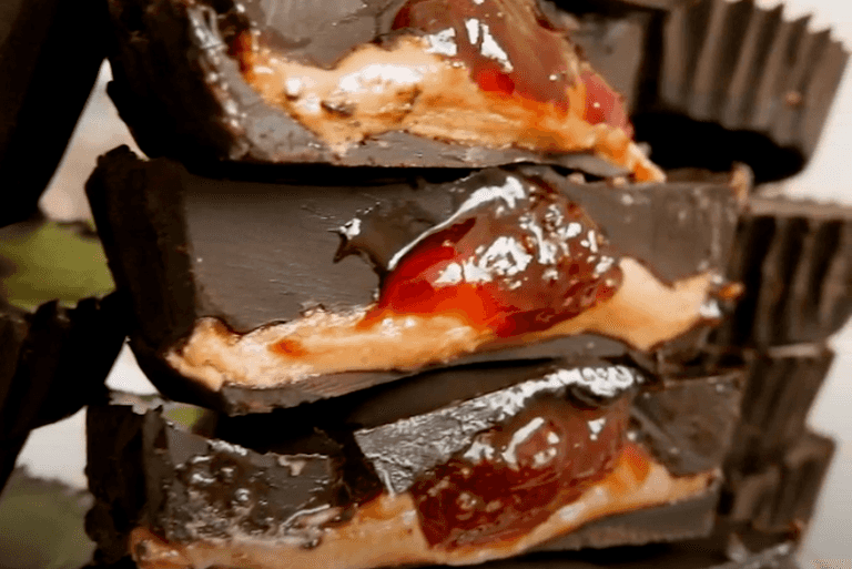 Peanut Butter Jelly Cups are the perfect little treat Peanut Butter Jelly Cups are the perfect little treat