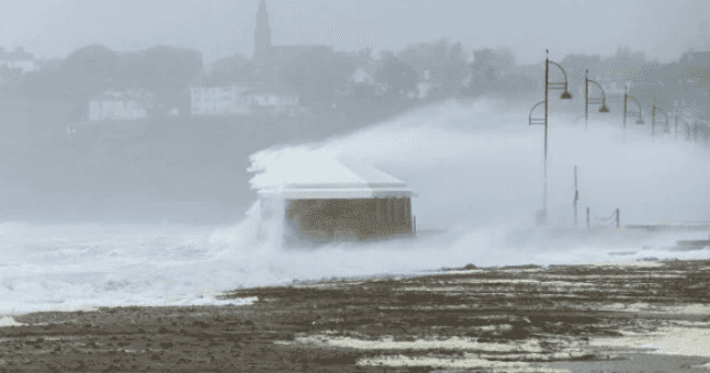 Multiple wind warnings issued to 28 counties over the weekend Multiple wind warnings issued to 28 counties over the weekend