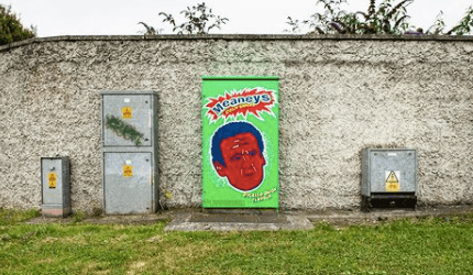This mini mural in Dublin pays homage to two of our favourite cultural icons This mini mural in Dublin pays homage to two of our favourite cultural icons