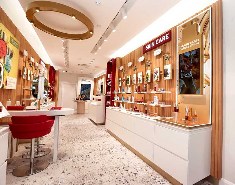 Clarins opens its first spa in Ireland (and the UK) on one of Dublin’s busiest streets Clarins opens its first spa in Ireland (and the UK) on one of Dublin’s busiest streets
